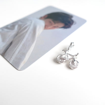 RM / Namjoon inspirierter Charm oder Ketten-Anhänger Fahrrad aus 925er Silber