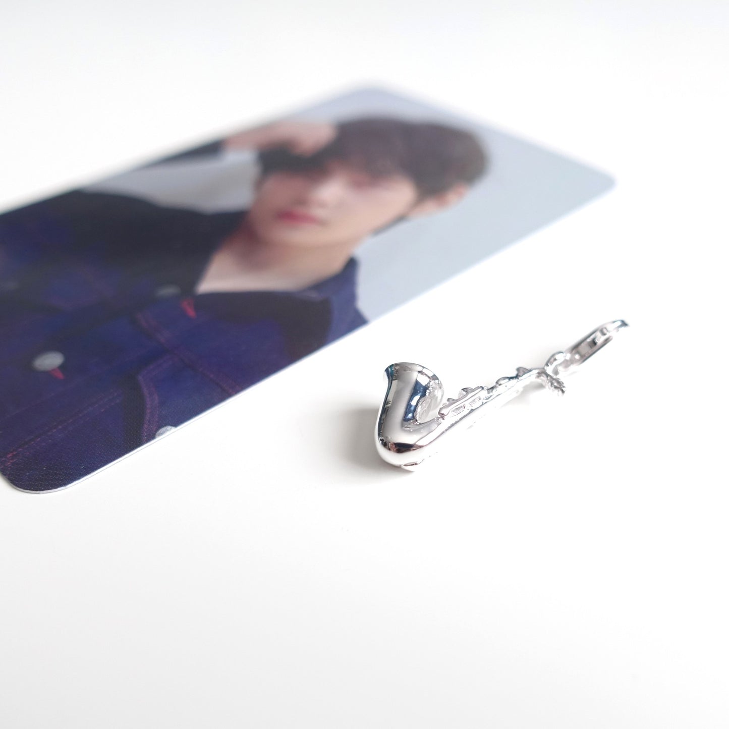 BTS V / Taehyung inspirierter Charm oder Ketten-Anhänger Saxophon aus 925er Silber