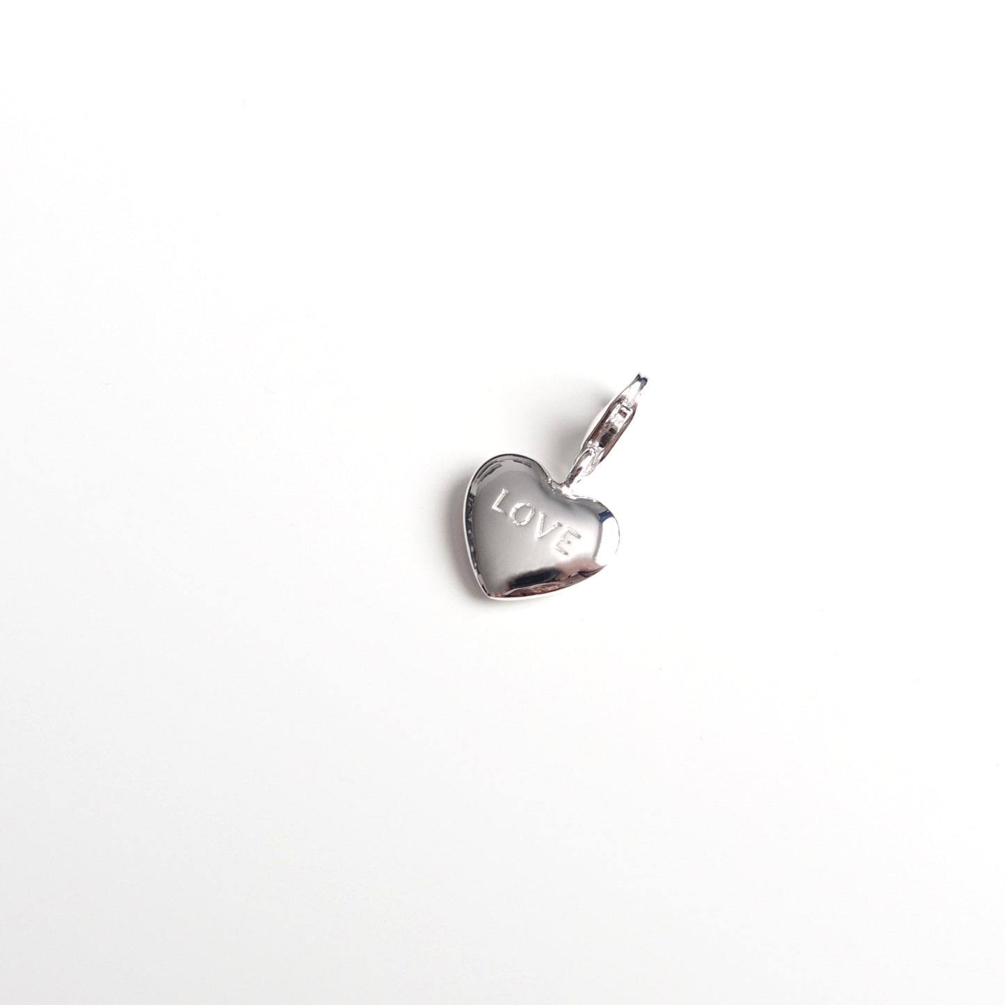 BTS inspirierter Charm oder Ketten-Anhänger Herz mit Gravur LOVE aus 925er Silber