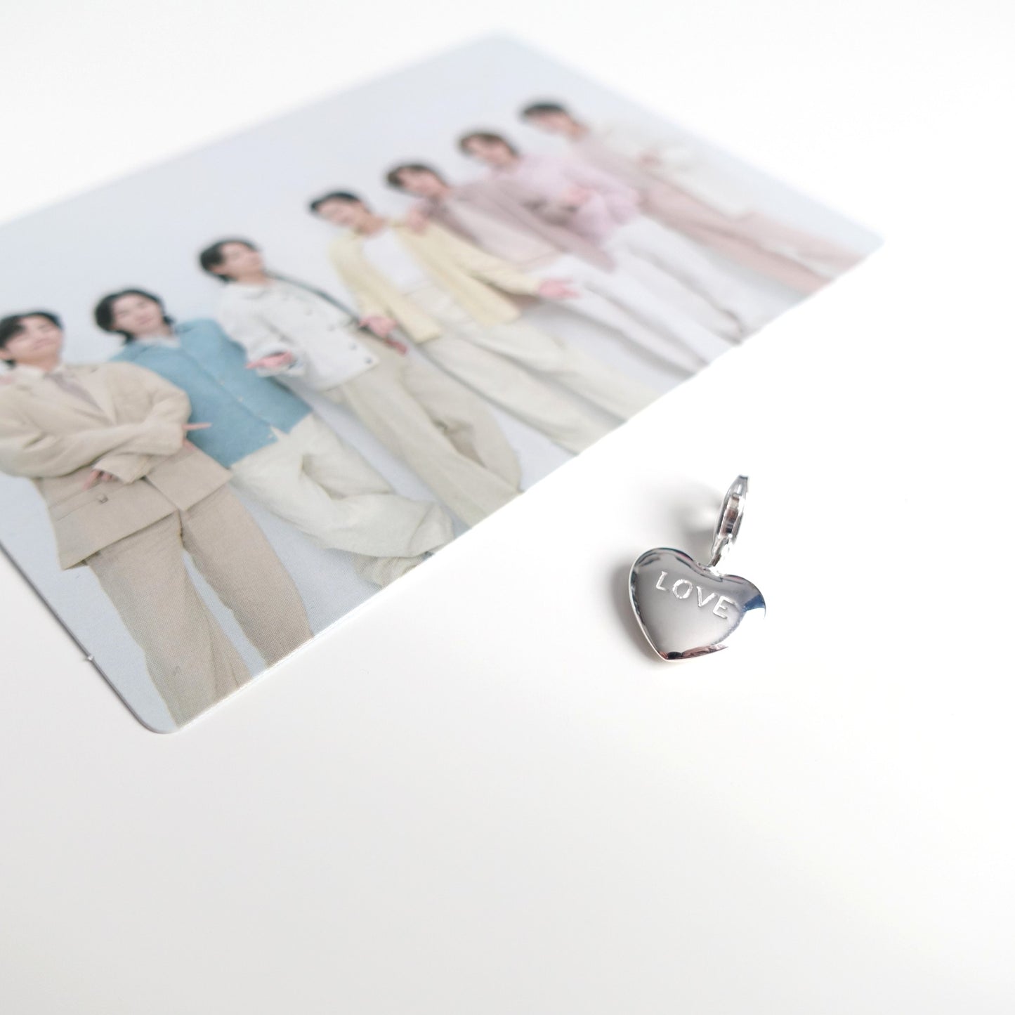 BTS inspirierter Charm oder Ketten-Anhänger Herz mit Gravur LOVE aus 925er Silber