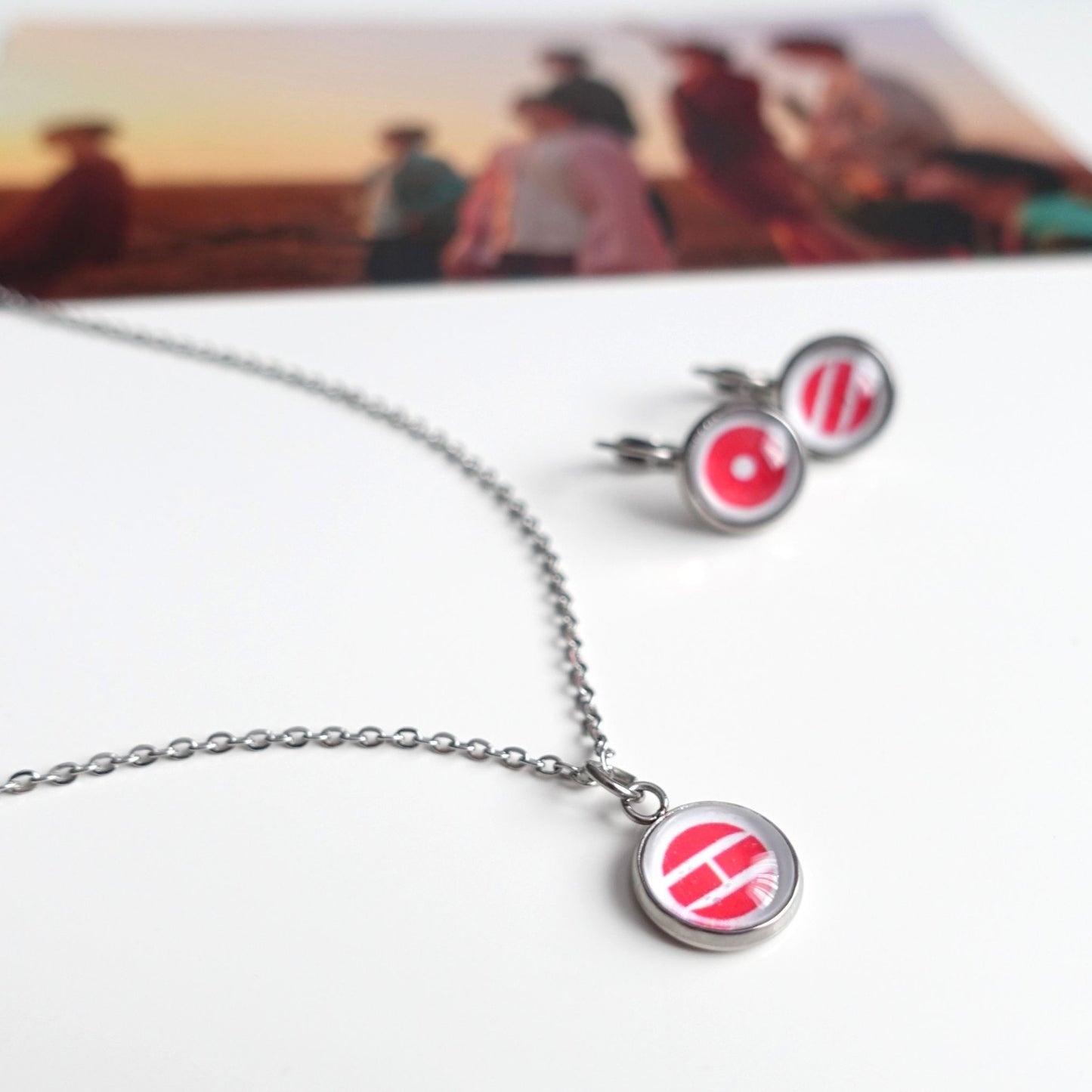 BTS Arirang inspirierte Halskette und Ohrringe mit Cabochon-Elementen im Set oder separat
