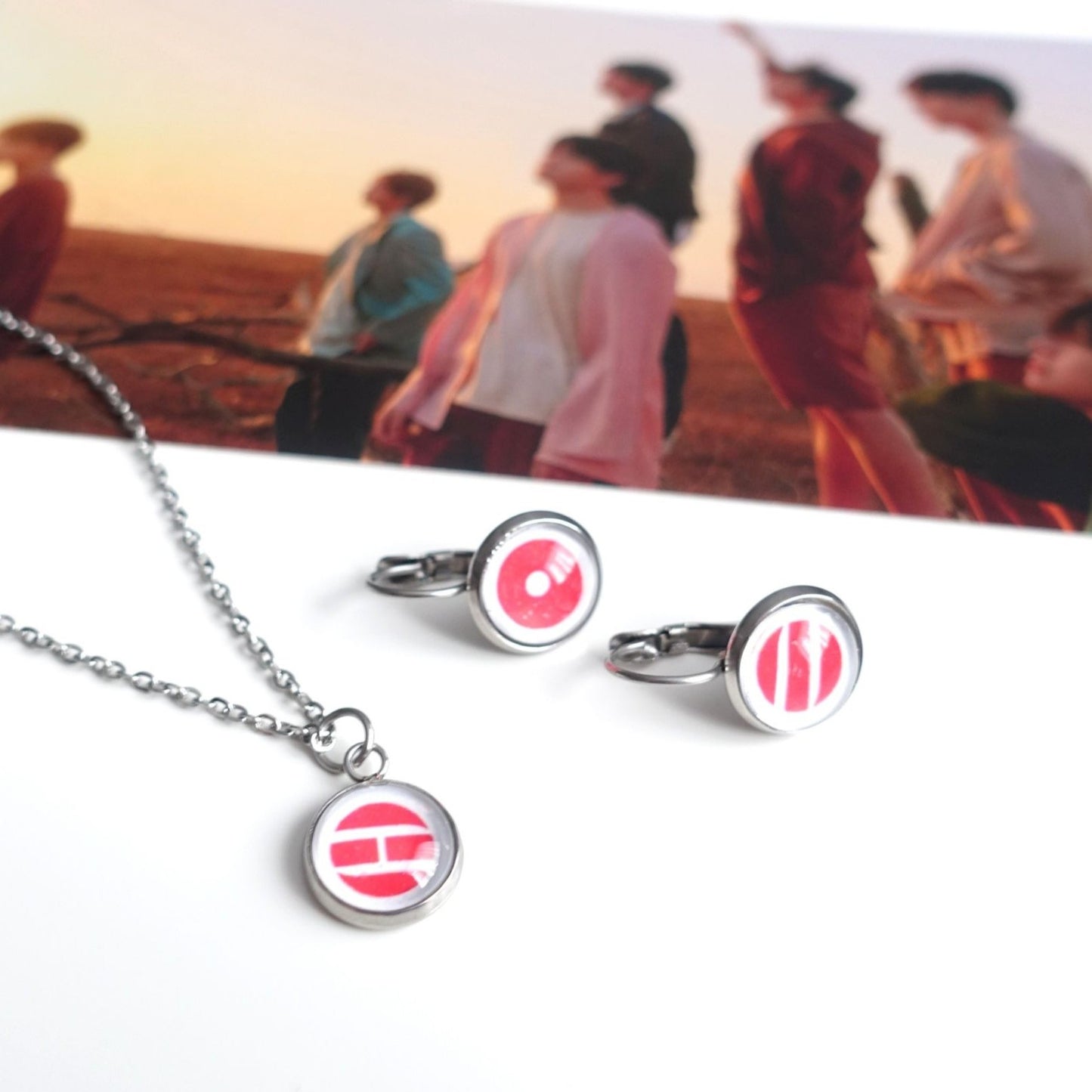 BTS Arirang inspirierte Halskette und Ohrringe mit Cabochon-Elementen im Set oder separat