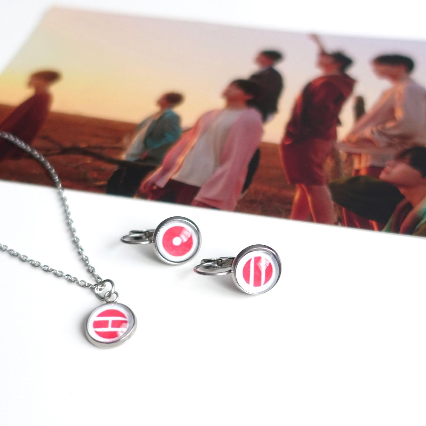 BTS Arirang inspirierte Halskette und Ohrringe mit Cabochon-Elementen im Set oder separat