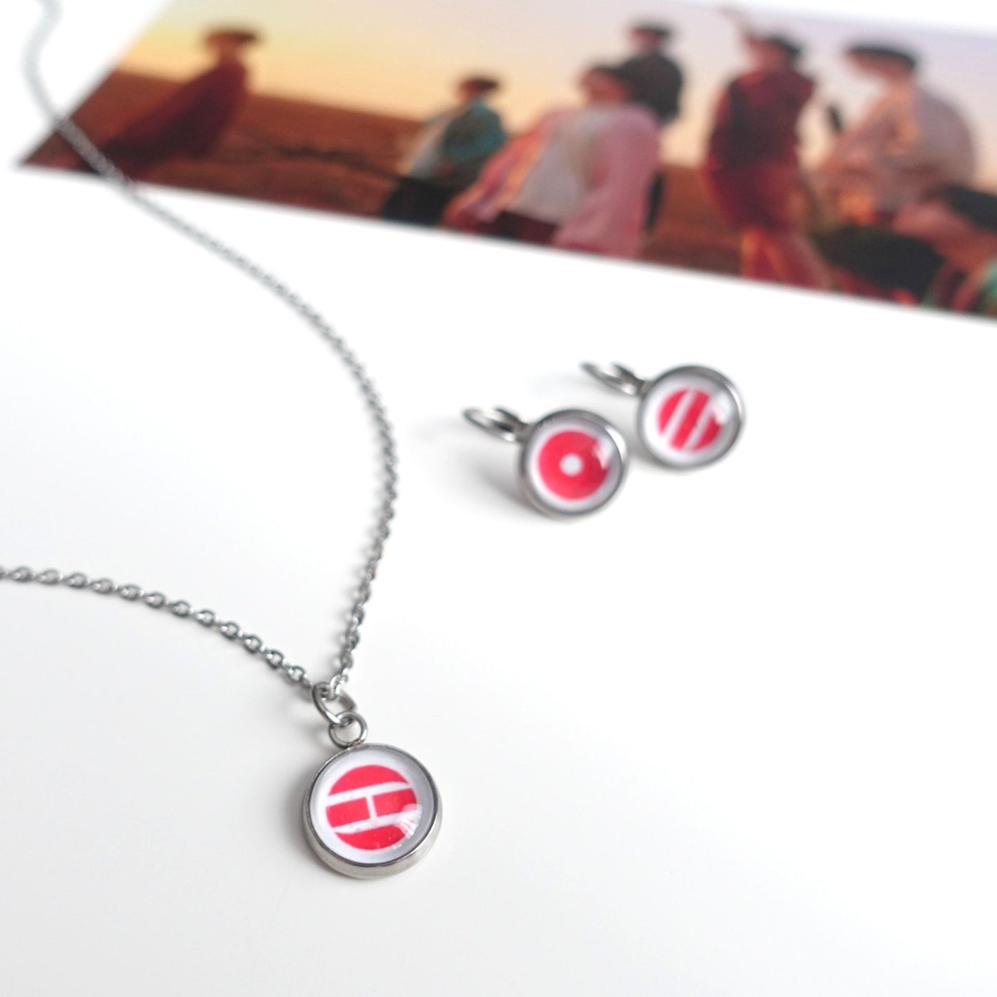 BTS Arirang inspirierte Halskette und Ohrringe mit Cabochon-Elementen im Set oder separat