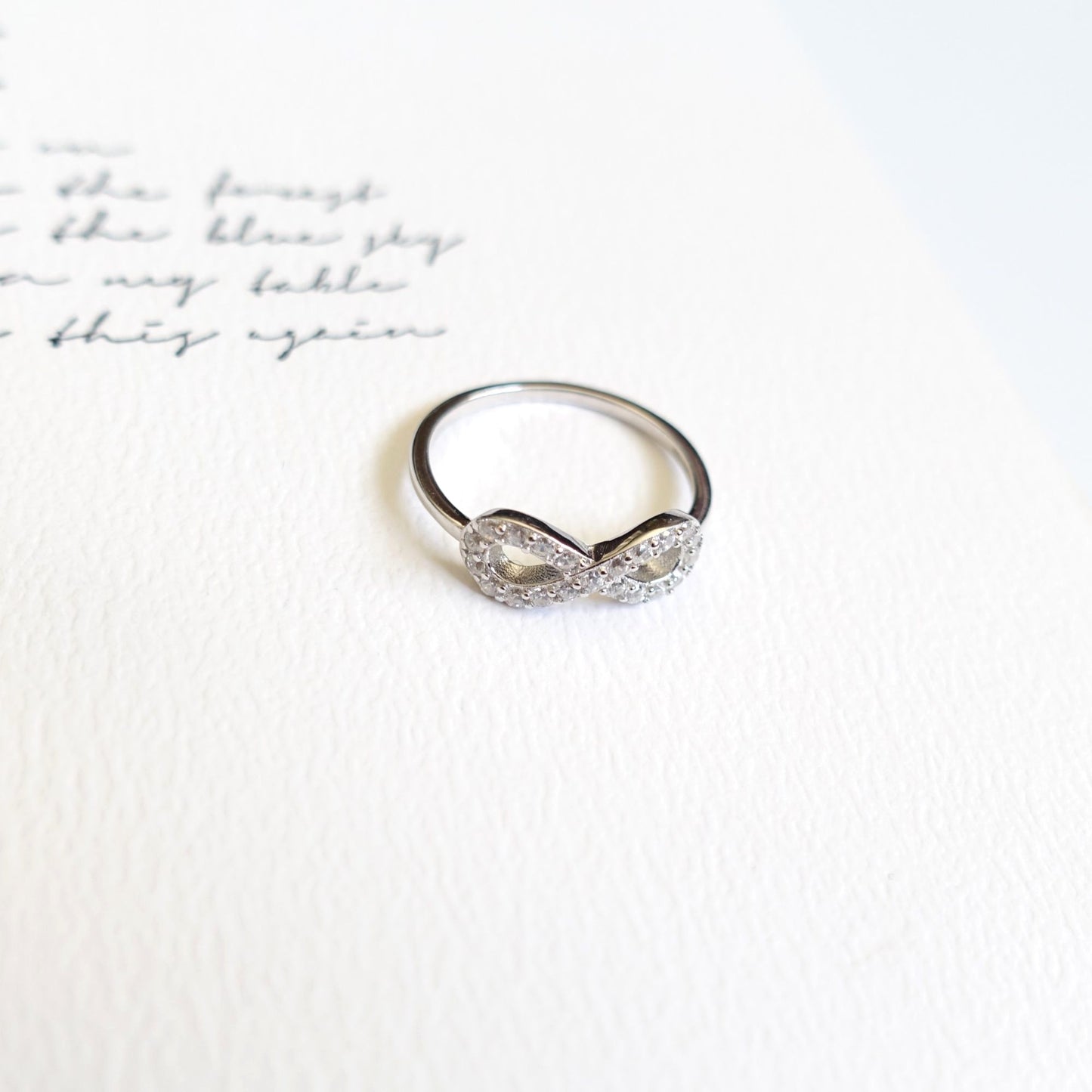 "BTS forever" Ring mit Unendlichkeitssymbol, Zirkonia-Steinen und 925er Silber