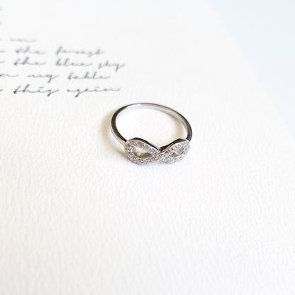 "BTS forever" Ring mit Unendlichkeitssymbol, Zirkonia-Steinen und 925er Silber