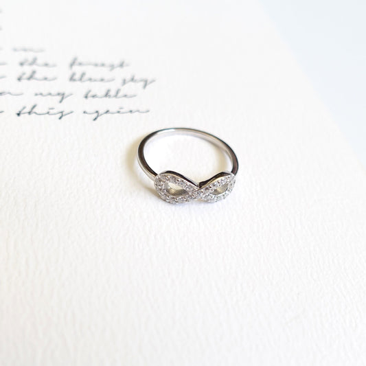 "BTS forever" Ring mit Unendlichkeitssymbol, Zirkonia-Steinen und 925er Silber