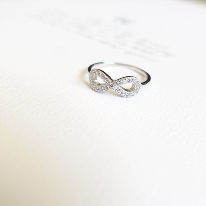 "BTS forever" Ring mit Unendlichkeitssymbol, Zirkonia-Steinen und 925er Silber