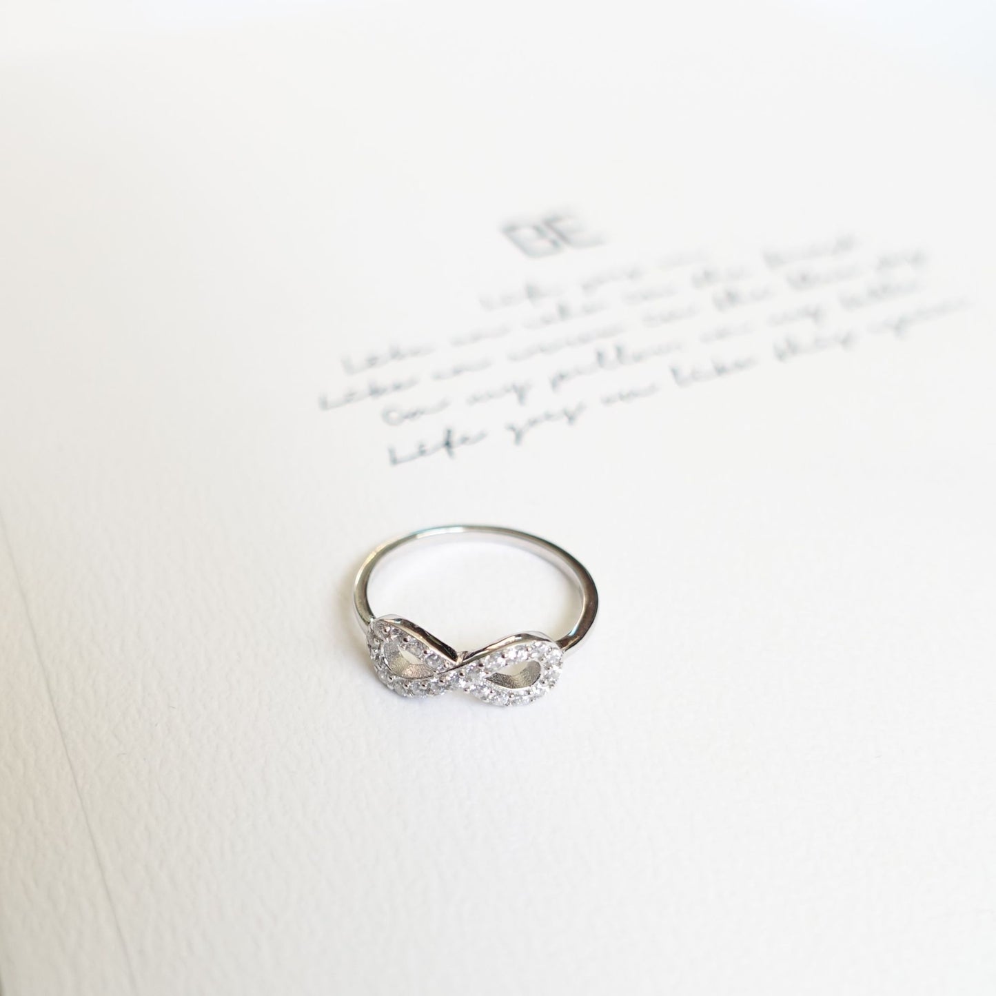 "BTS forever" Ring mit Unendlichkeitssymbol, Zirkonia-Steinen und 925er Silber