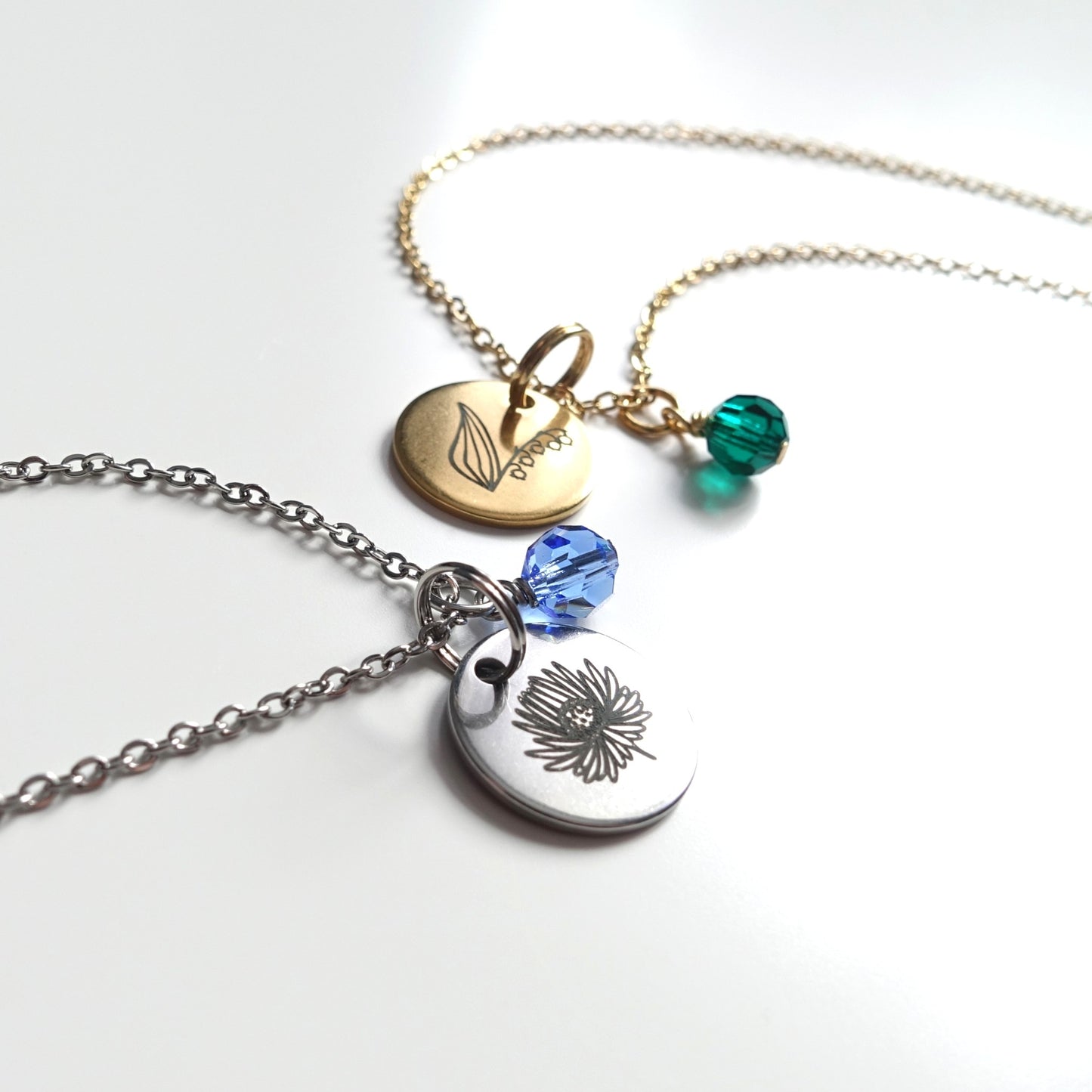 Personalisierte Halskette aus Edelstahl mit Geburtsblume und Geburtsstein