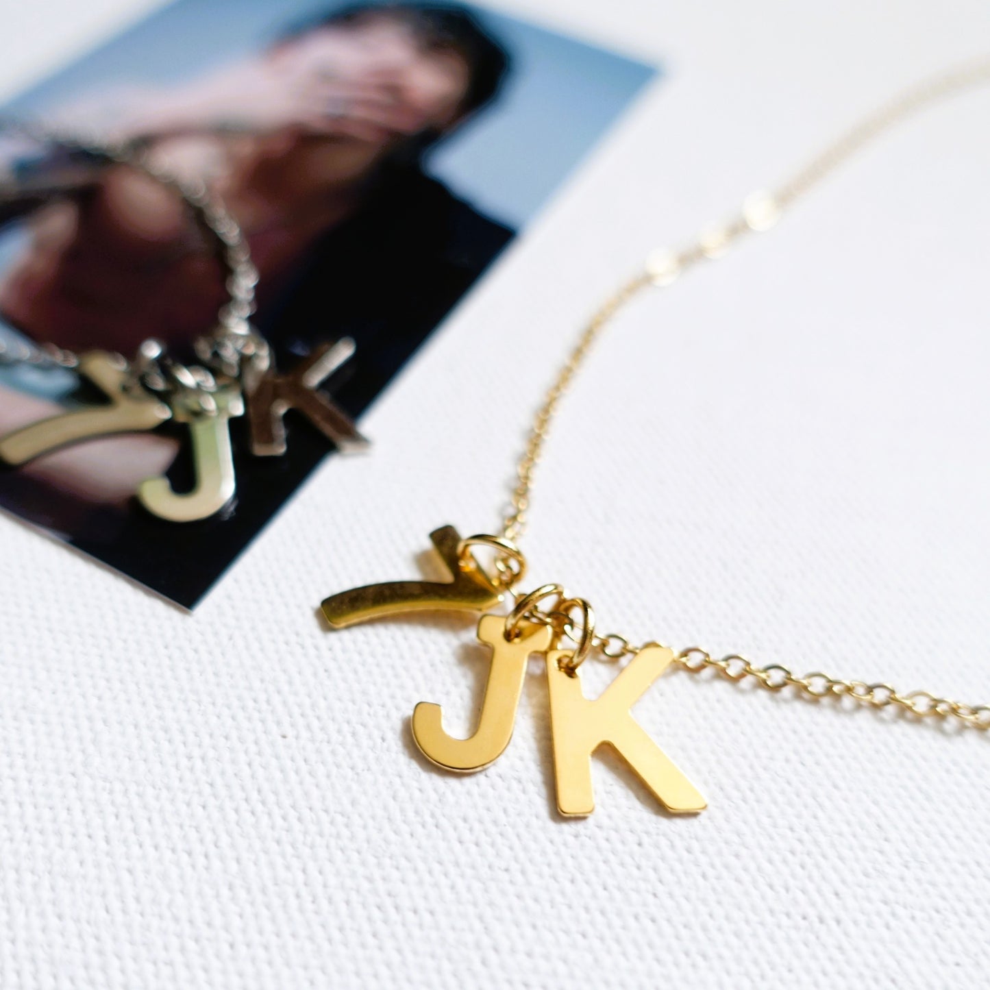 Jungkook Seven inspirierte Halskette mit 3 Anhängern aus Edelstahl