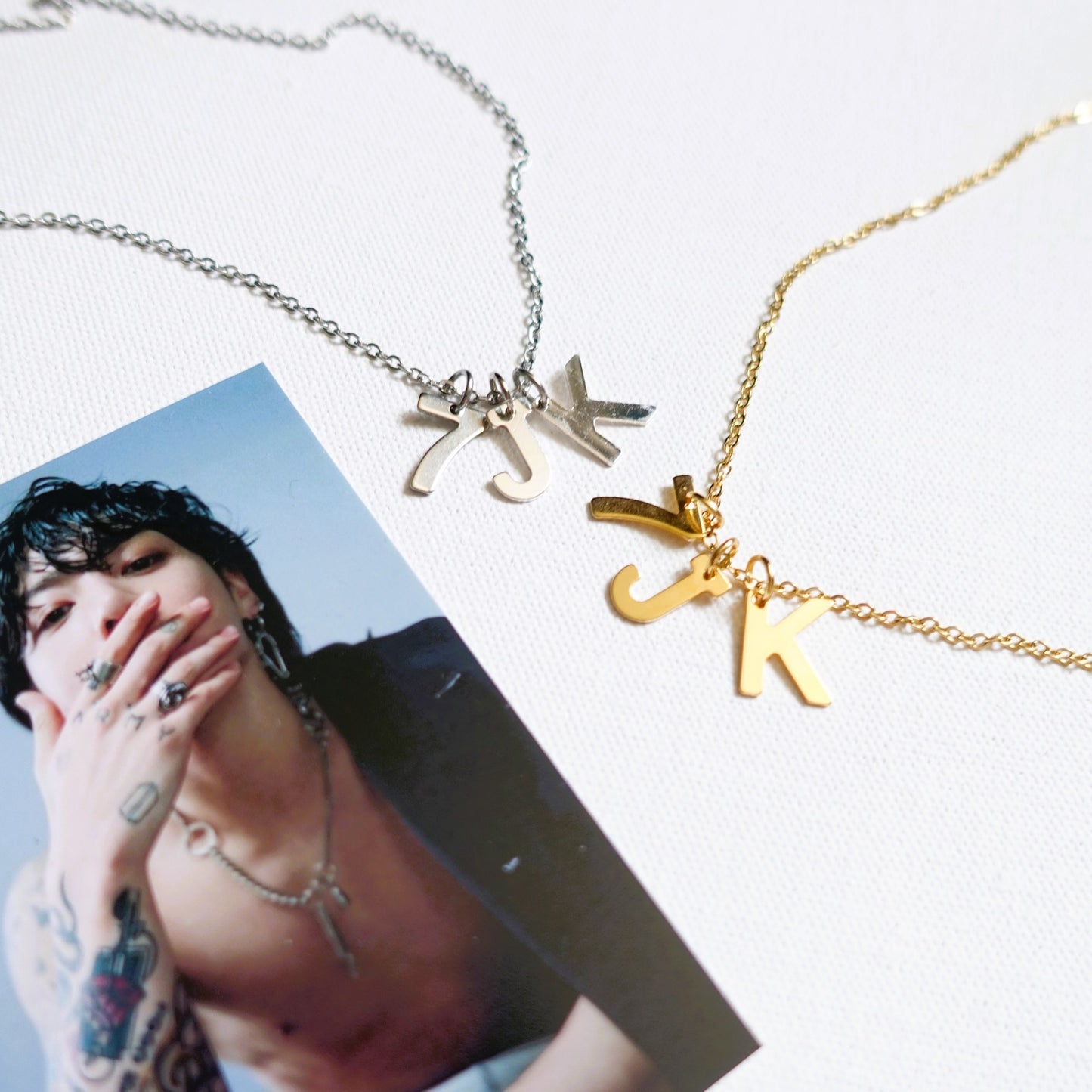 Jungkook Seven inspirierte Halskette mit 3 Anhängern aus Edelstahl
