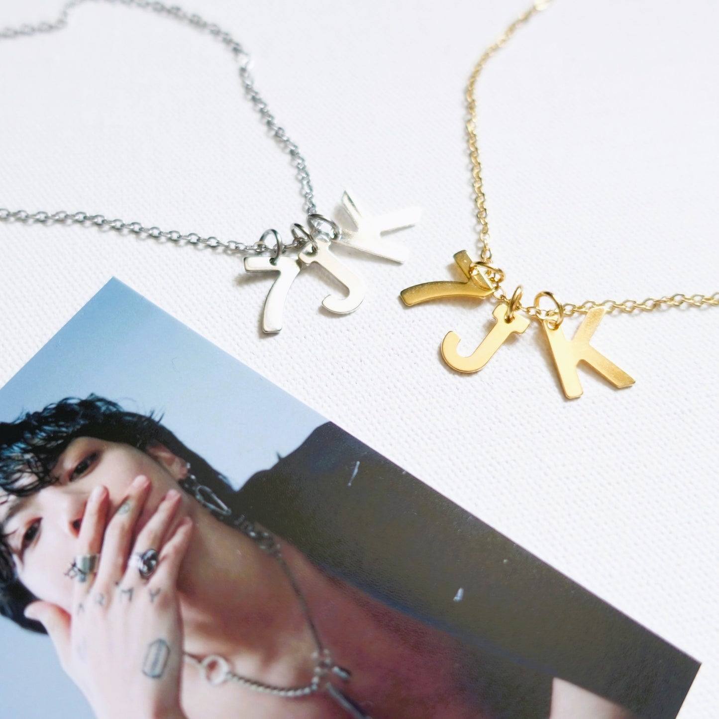 Jungkook Seven inspirierte Halskette mit 3 Anhängern aus Edelstahl