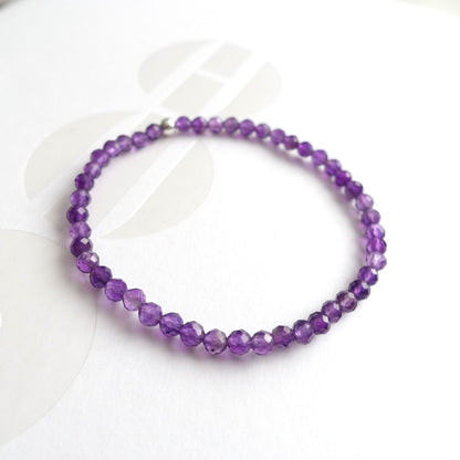 BTS inspiriertes Borahae-Armband mit facettierten Amethyst-Perlen