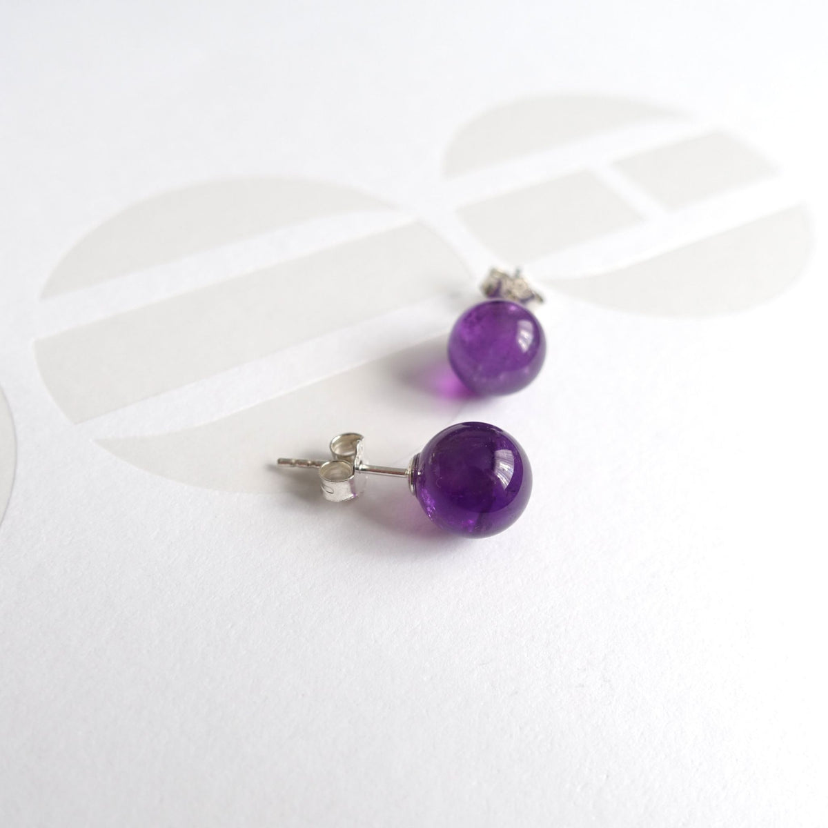 BTS inspirierte Borahae-Ohrstecker mit Amethyst-Perlen