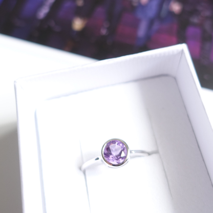BTS inspirierter Ring mit echtem lila Amethyst und 925er Silber