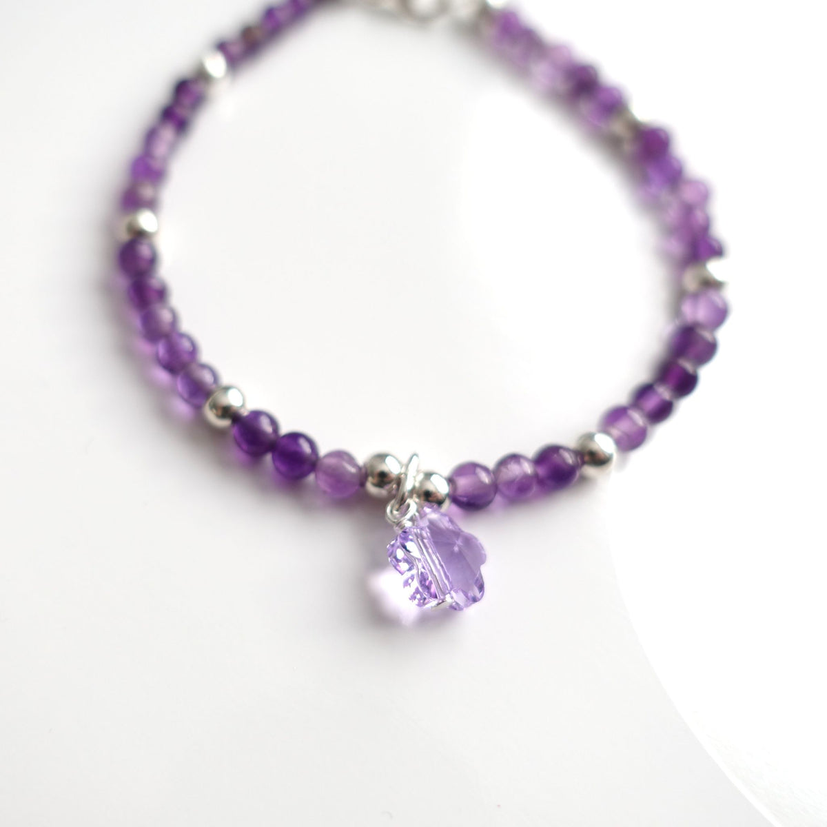 BTS inspiriertes Borahae Amethyst-Armband mit Hibiskus-Anhänger