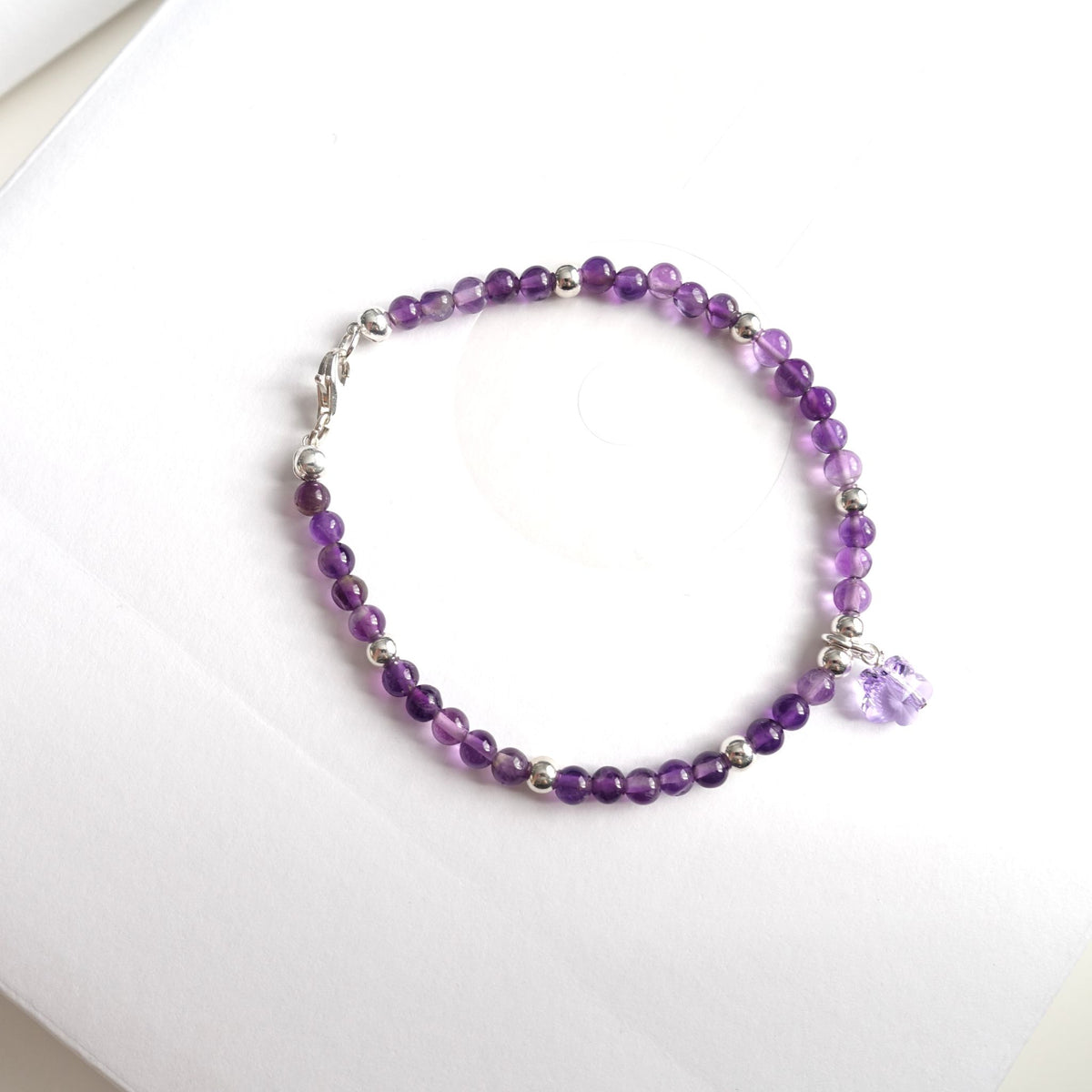 BTS inspiriertes Borahae Amethyst-Armband mit Hibiskus-Anhänger
