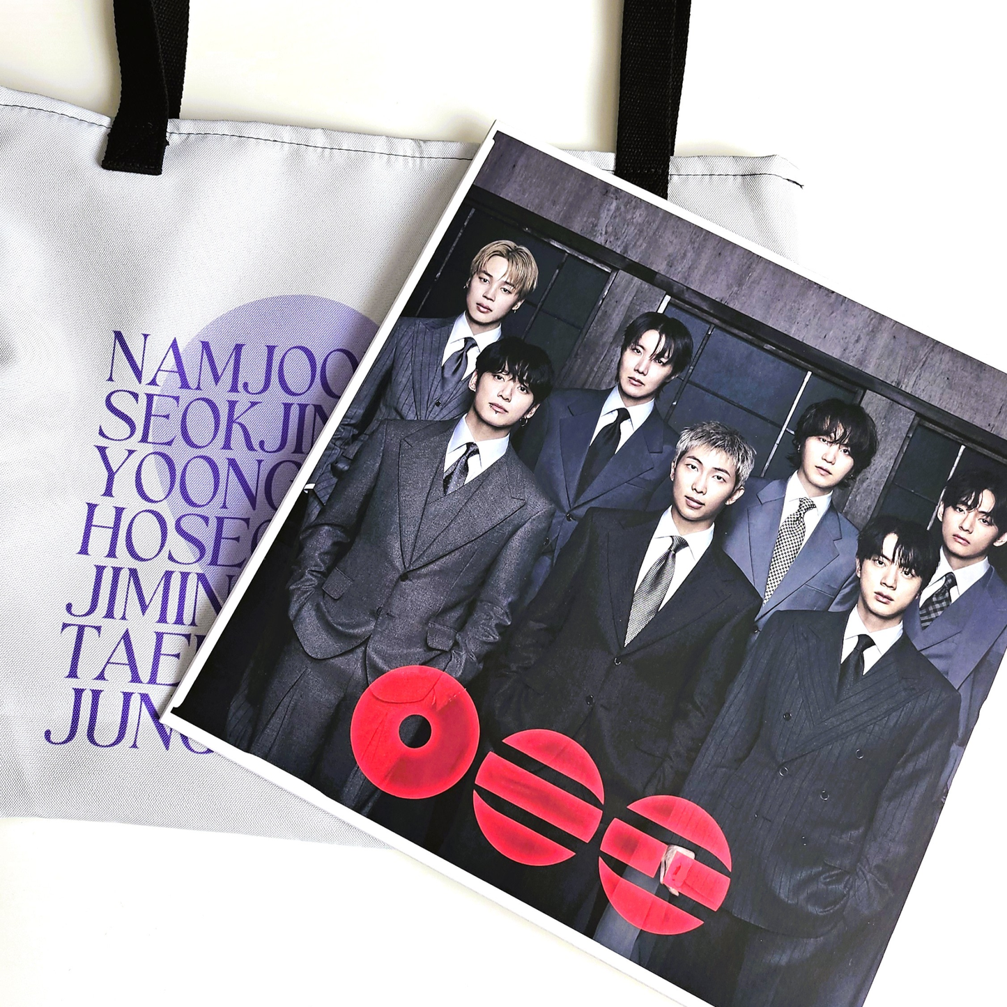 BTS inspirierte Tasche mit den Namen der Member und großem lila Herz