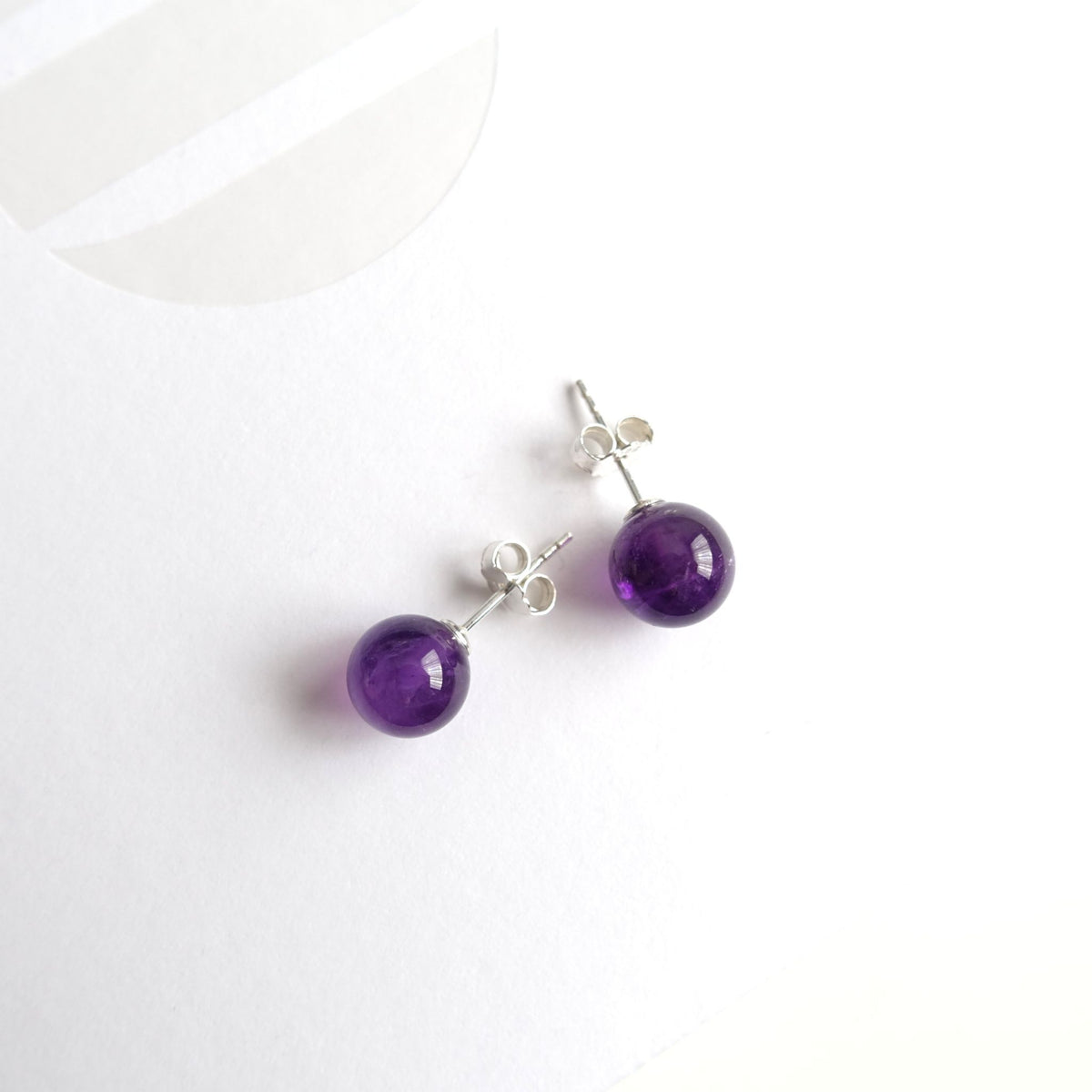 BTS inspirierte Borahae-Ohrstecker mit Amethyst-Perlen