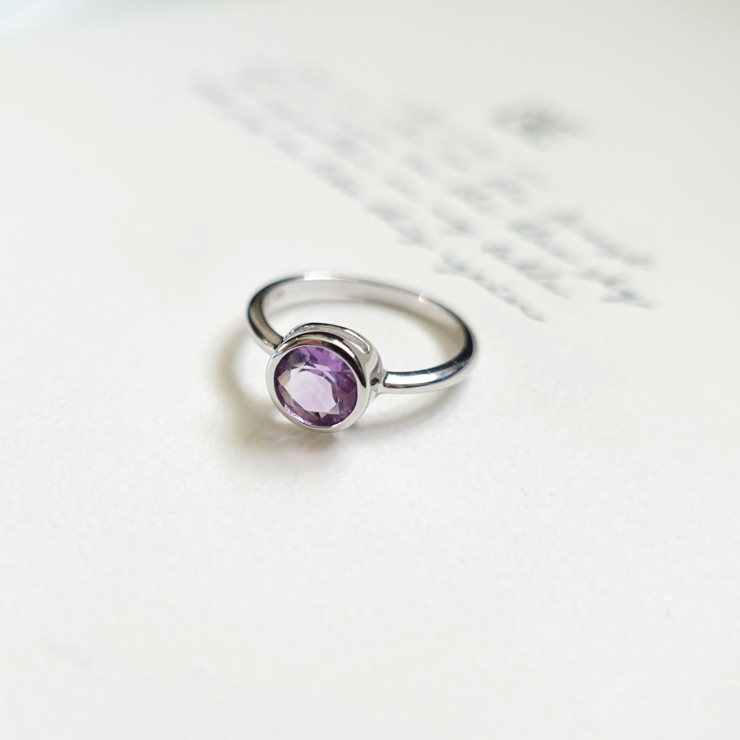 BTS inspirierter Ring mit echtem lila Amethyst und 925er Silber