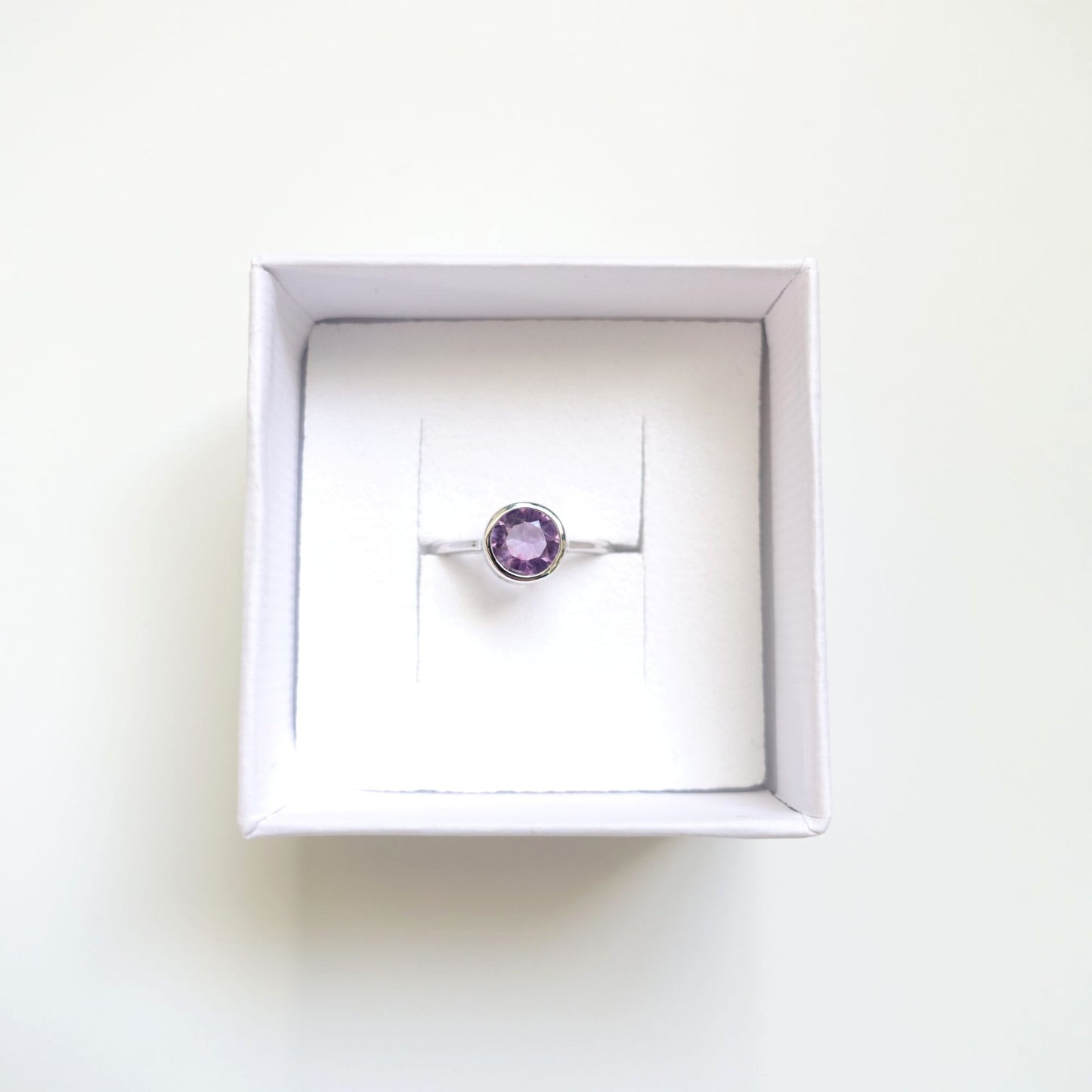 BTS inspirierter Ring mit echtem lila Amethyst und 925er Silber