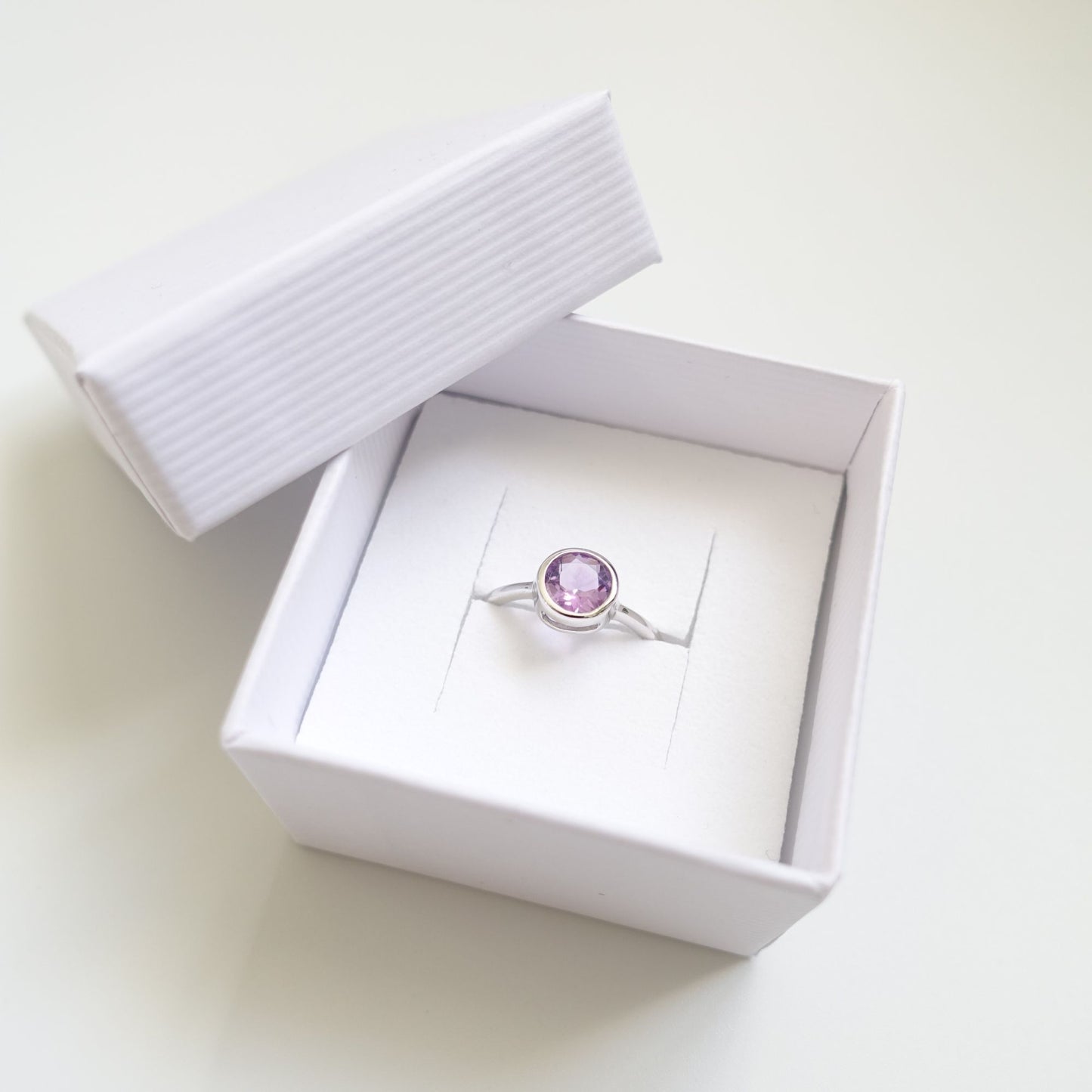 BTS inspirierter Ring mit echtem lila Amethyst und 925er Silber