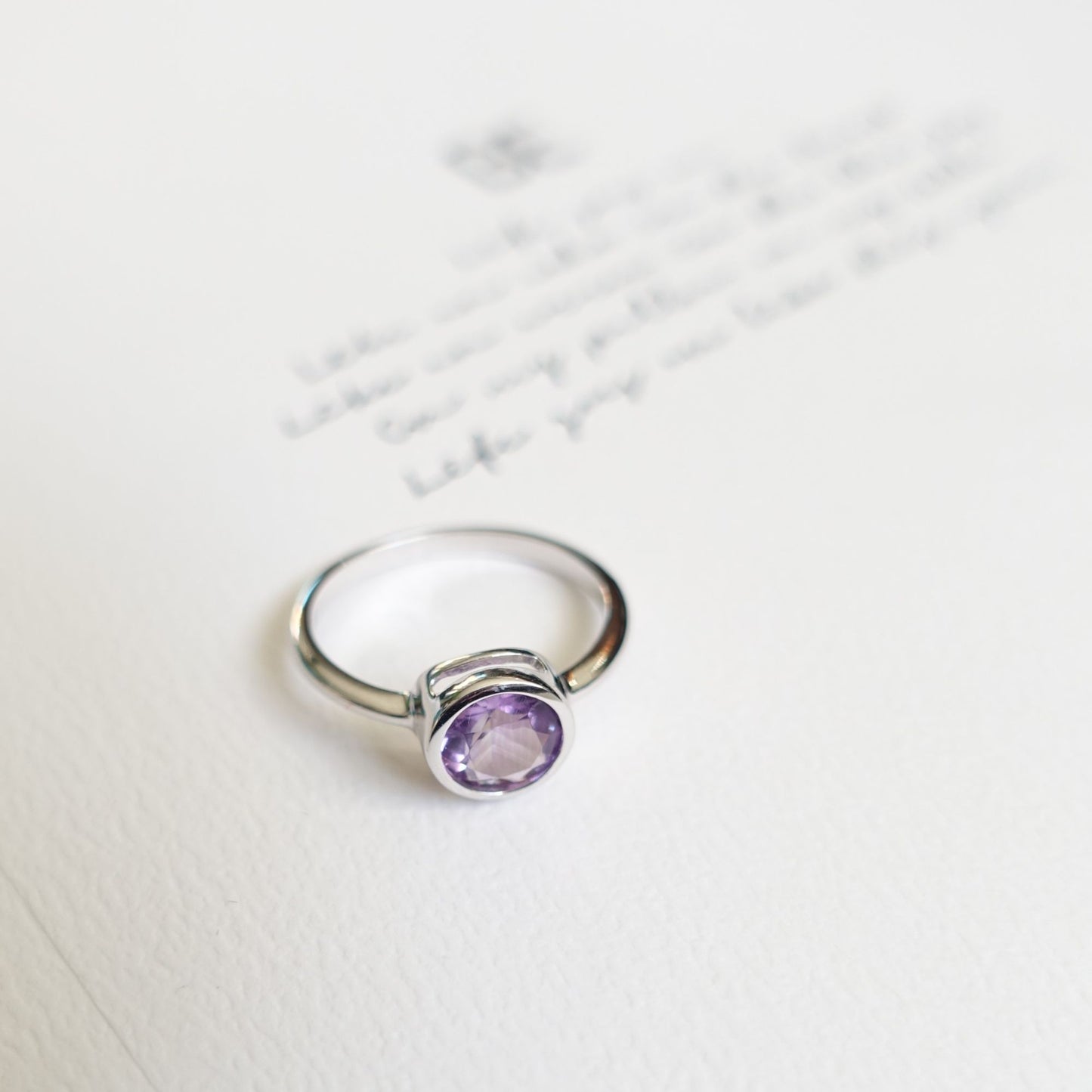 BTS inspirierter Ring mit echtem lila Amethyst und 925er Silber