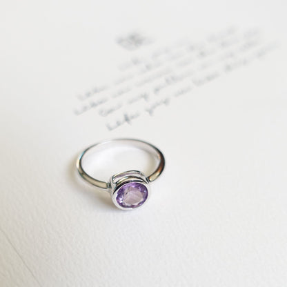 BTS inspirierter Ring mit echtem lila Amethyst und 925er Silber