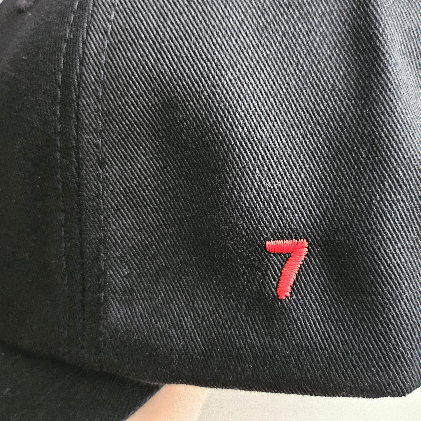 BTS Arirang inspirierte Basecap mit Logo und Zahl 7 in schwarz oder weiß