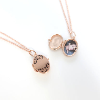 Halskette mit kleinem Medaillon und deinem individuellen BTS Bias-Foto aus Sterling Silber rosévergoldet