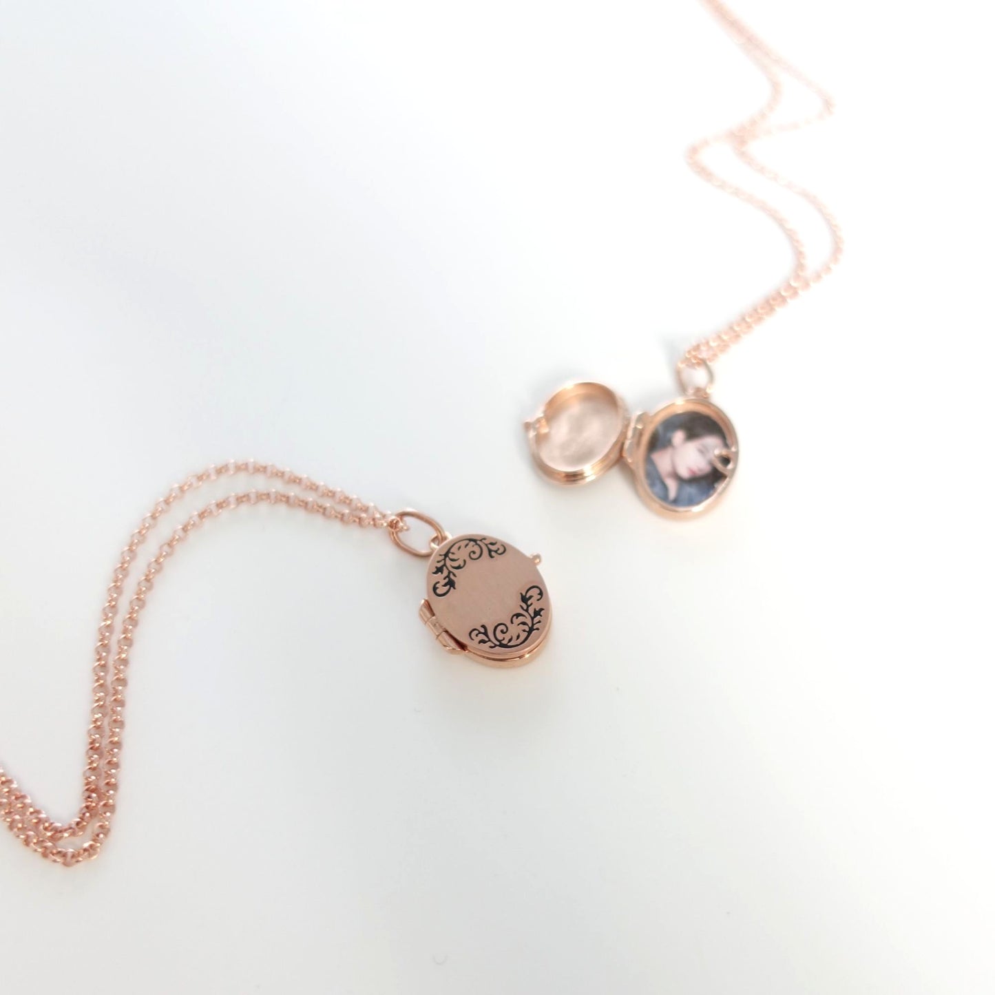 Halskette mit kleinem Medaillon und deinem individuellen BTS Bias-Foto aus Sterling Silber rosévergoldet