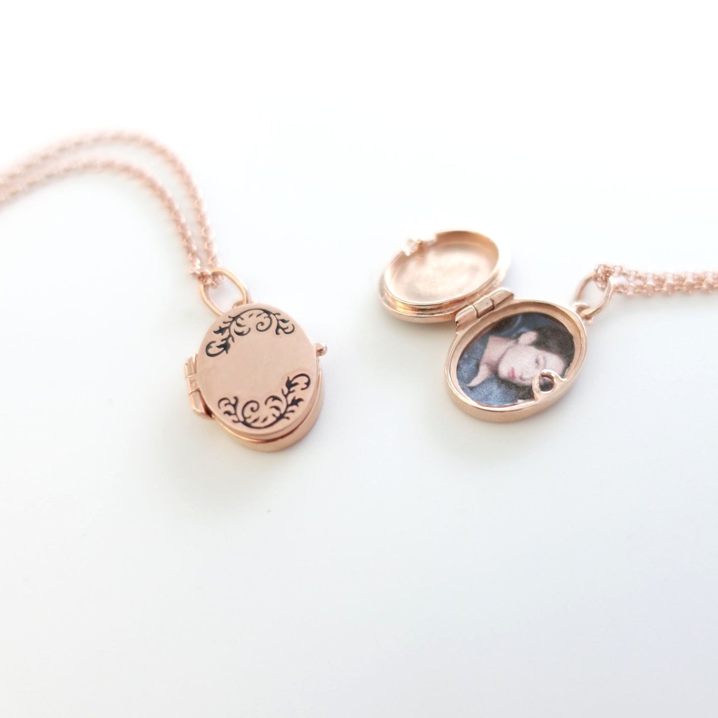 Halskette mit kleinem Medaillon und deinem individuellen BTS Bias-Foto aus Sterling Silber rosévergoldet
