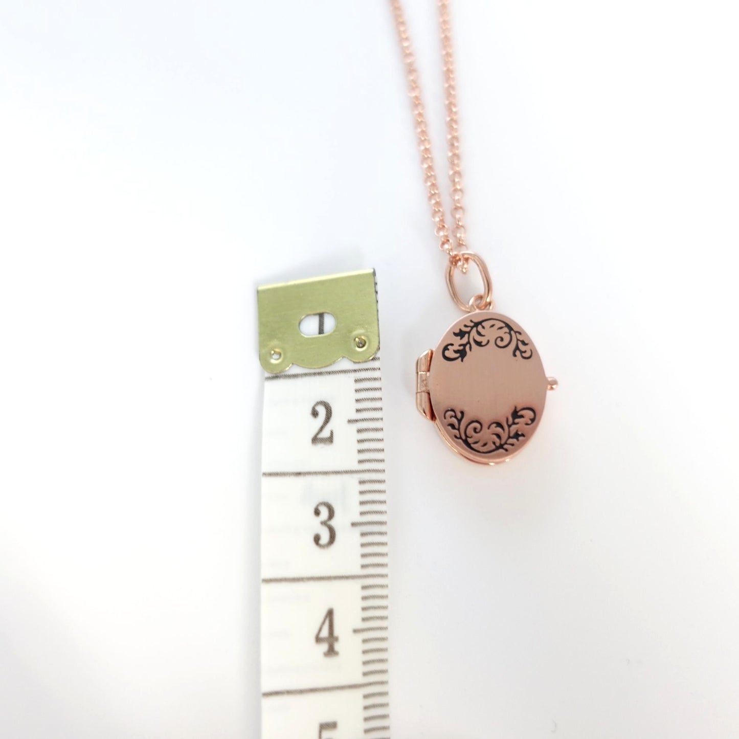 Halskette mit kleinem Medaillon und deinem individuellen BTS Bias-Foto aus Sterling Silber rosévergoldet