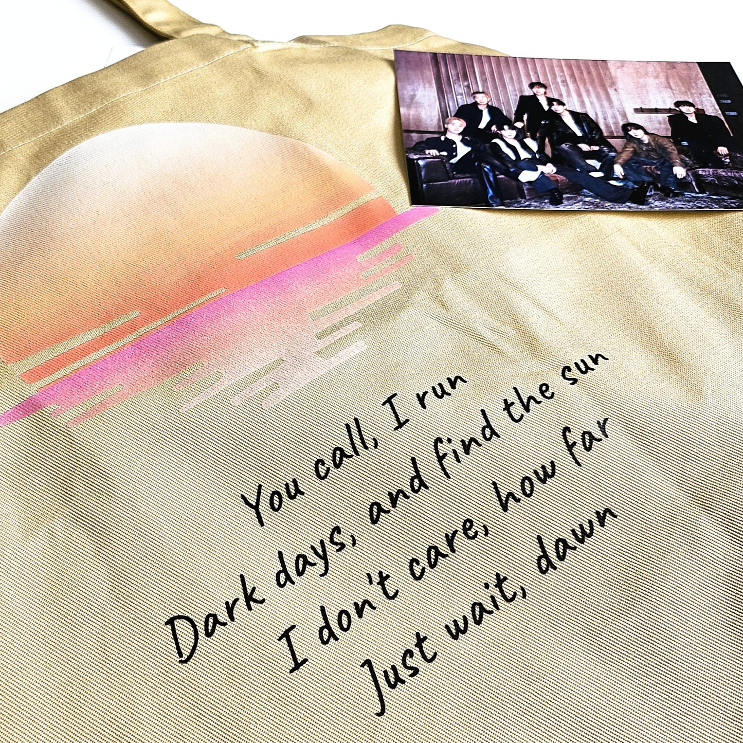 BTS „Into the Sun“ inspirierte Tasche aus Bio-Baumwolle