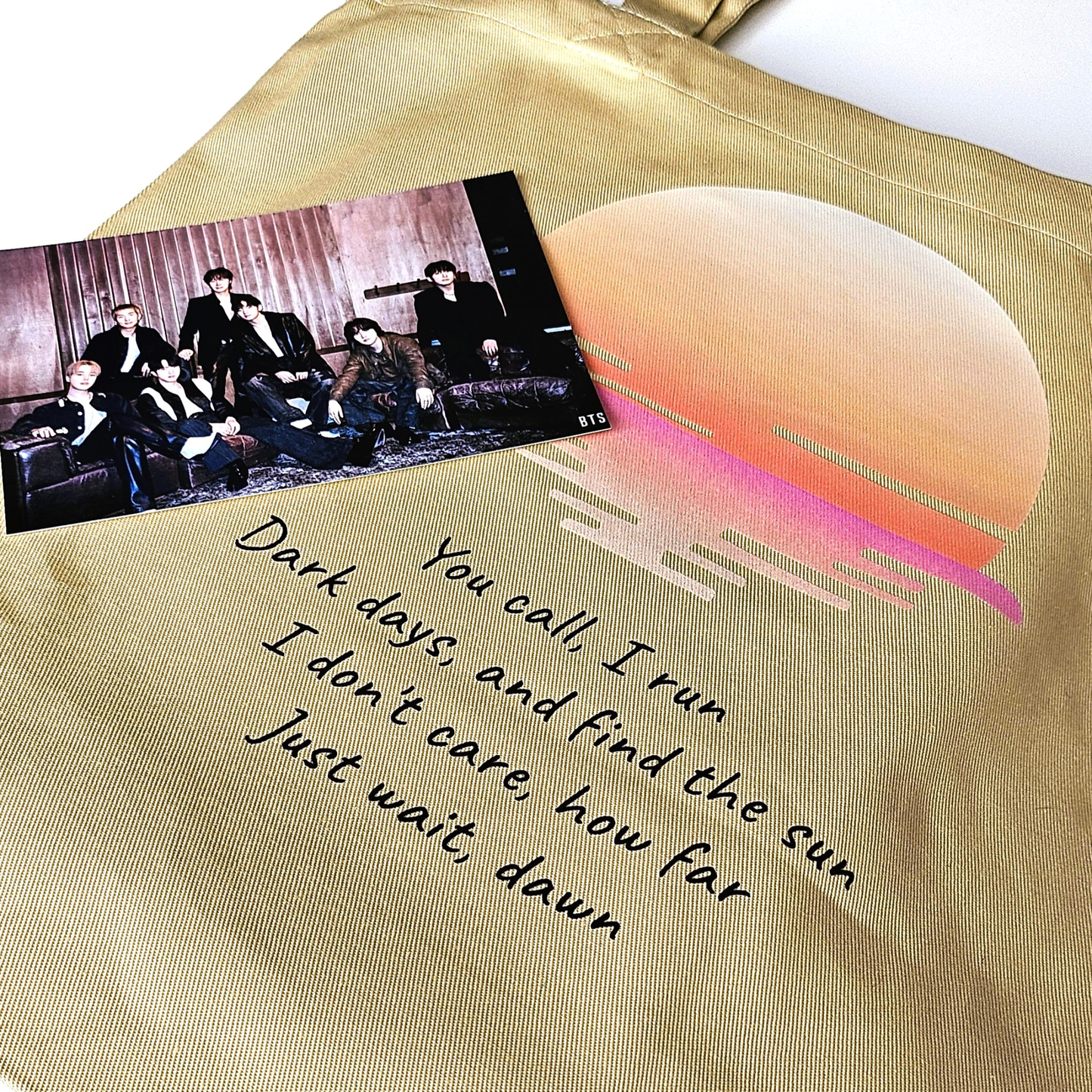 BTS „Into the Sun“ inspirierte Tasche aus Bio-Baumwolle
