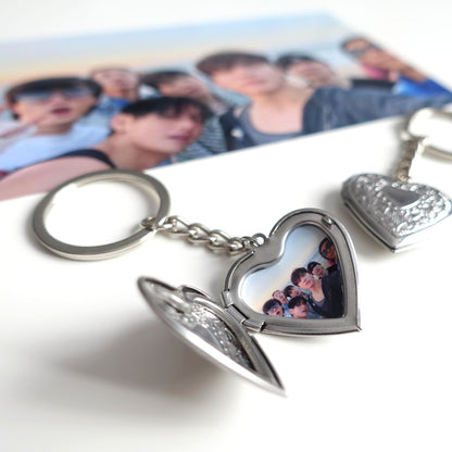 BTS Foto-Schlüsselanhänger mit Edelstahl-Medaillon und OT7 Foto