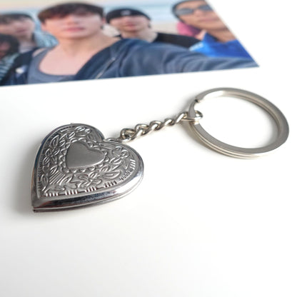 BTS Foto-Schlüsselanhänger mit Edelstahl-Medaillon und OT7 Foto