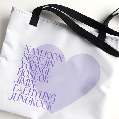 BTS inspirierte Tasche mit den Namen der Member und großem lila Herz