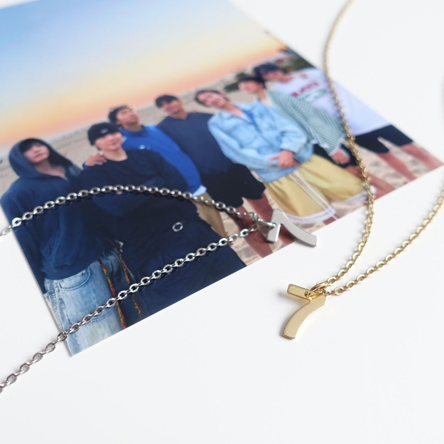 BTS inspirierte Halskette mit Zahl 7-Anhänger aus Edelstahl