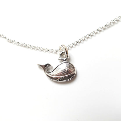 BTS Whalien / Kore inspirierte Halskette mit Wal-Anhänger aus Edelstahl und versilbertem Metall