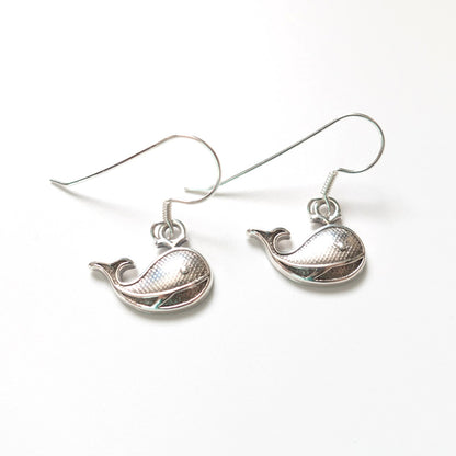 BTS inspirierte Whalien / Kore Ohrringe mit Walanhängern in Silber
