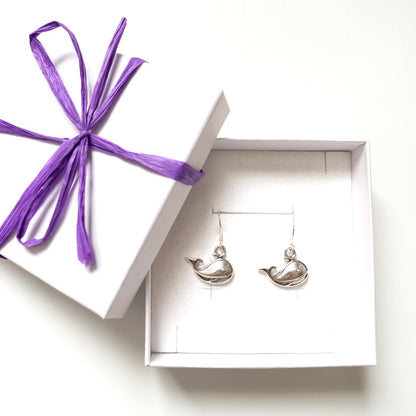 BTS inspirierte Whalien / Kore Ohrringe mit Walanhängern in Silber